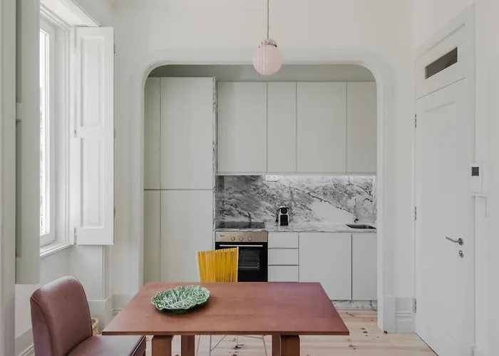 Charming Camoes Apartment In Porto With Ac & Wi-Fi