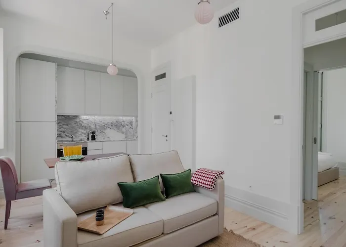 Charming Camoes Apartment In Porto With Ac & Wi-Fi